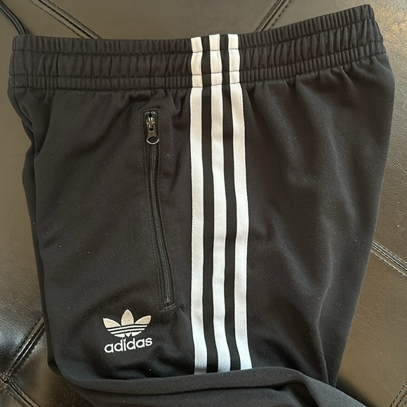 Adidas jogger - Picture 3 of 16
